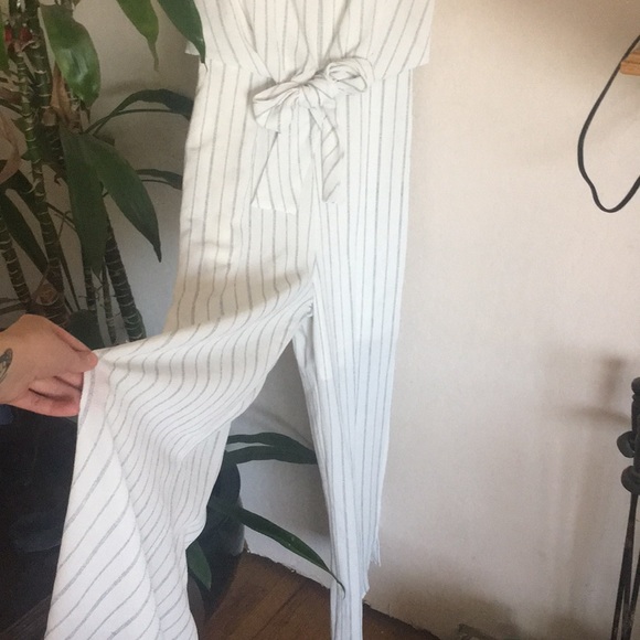 4/$25 Light beachy jumpsuit - Picture 5 of 7